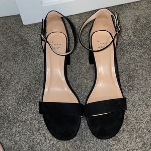 Classic black sandal with heel